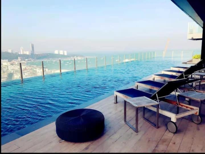 The Base Central Pattaya -Luxury Condo -Free Wifi Екстериор снимка